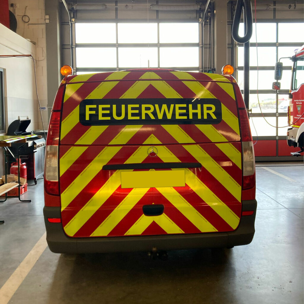 Einsatzfahrzeug glänzt in neuer Folie – Feuerwehr Günthersdorf/Kötschlitz