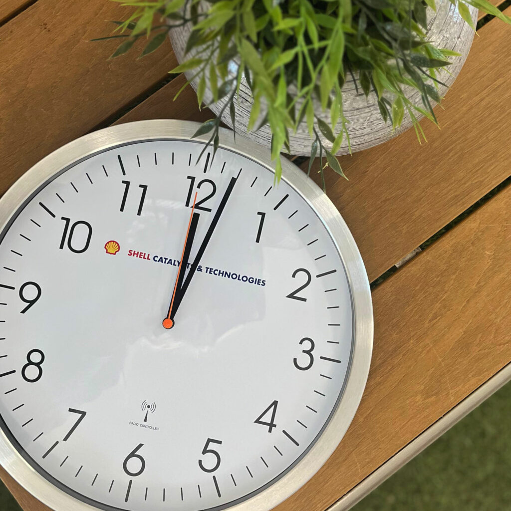 Wanduhren // Shell Catalytics & Technologies